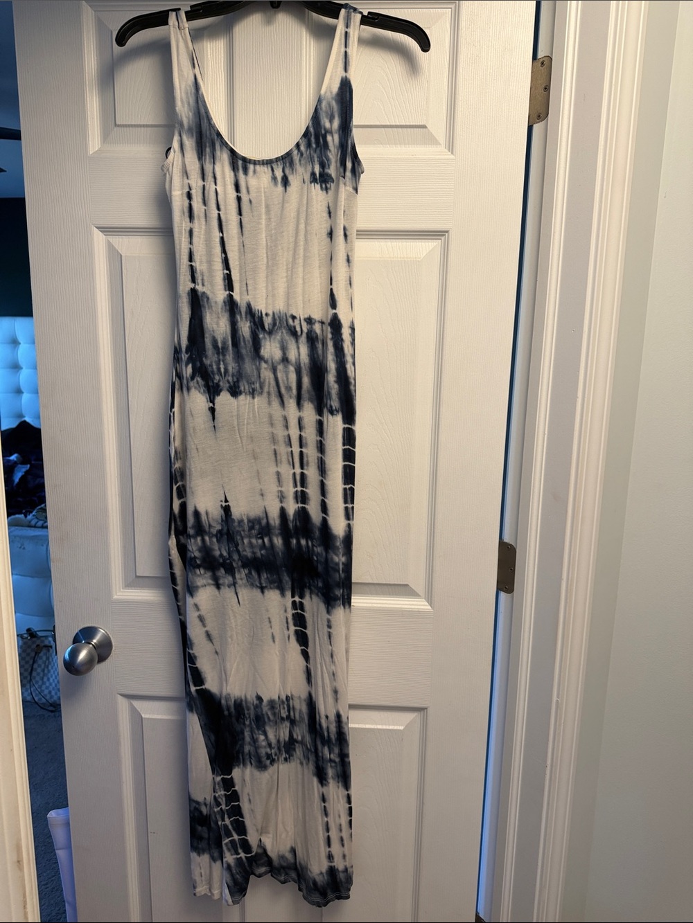 Sleeveless Tie-Dye Maxi Dress in blue and White